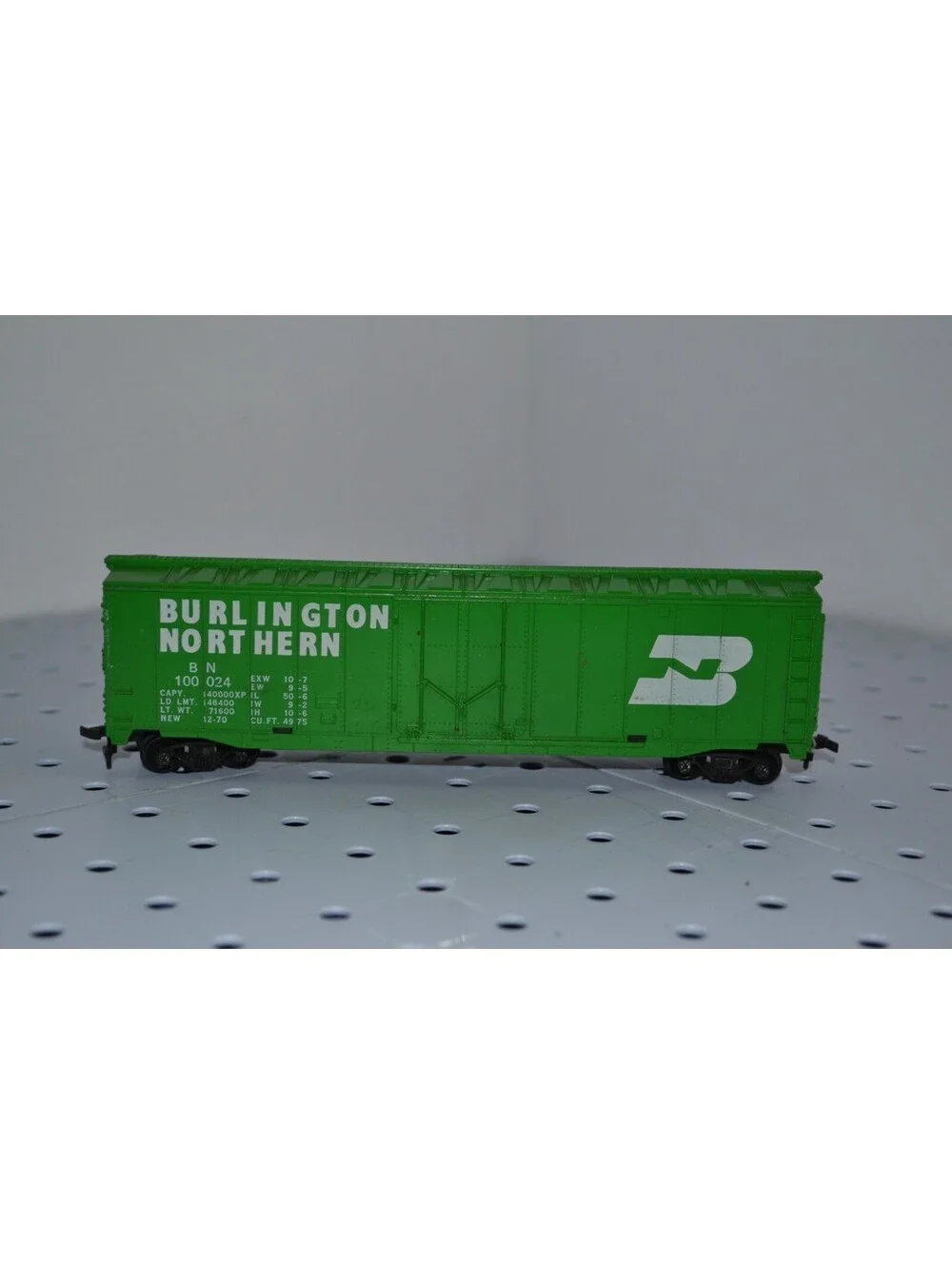 Vintage Box Cars HO Scale Lot of 3 Bachmann Tyco Burlington, Milwaukee, Swift